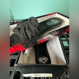 Women's size 9M black Fergalicious dress sandal